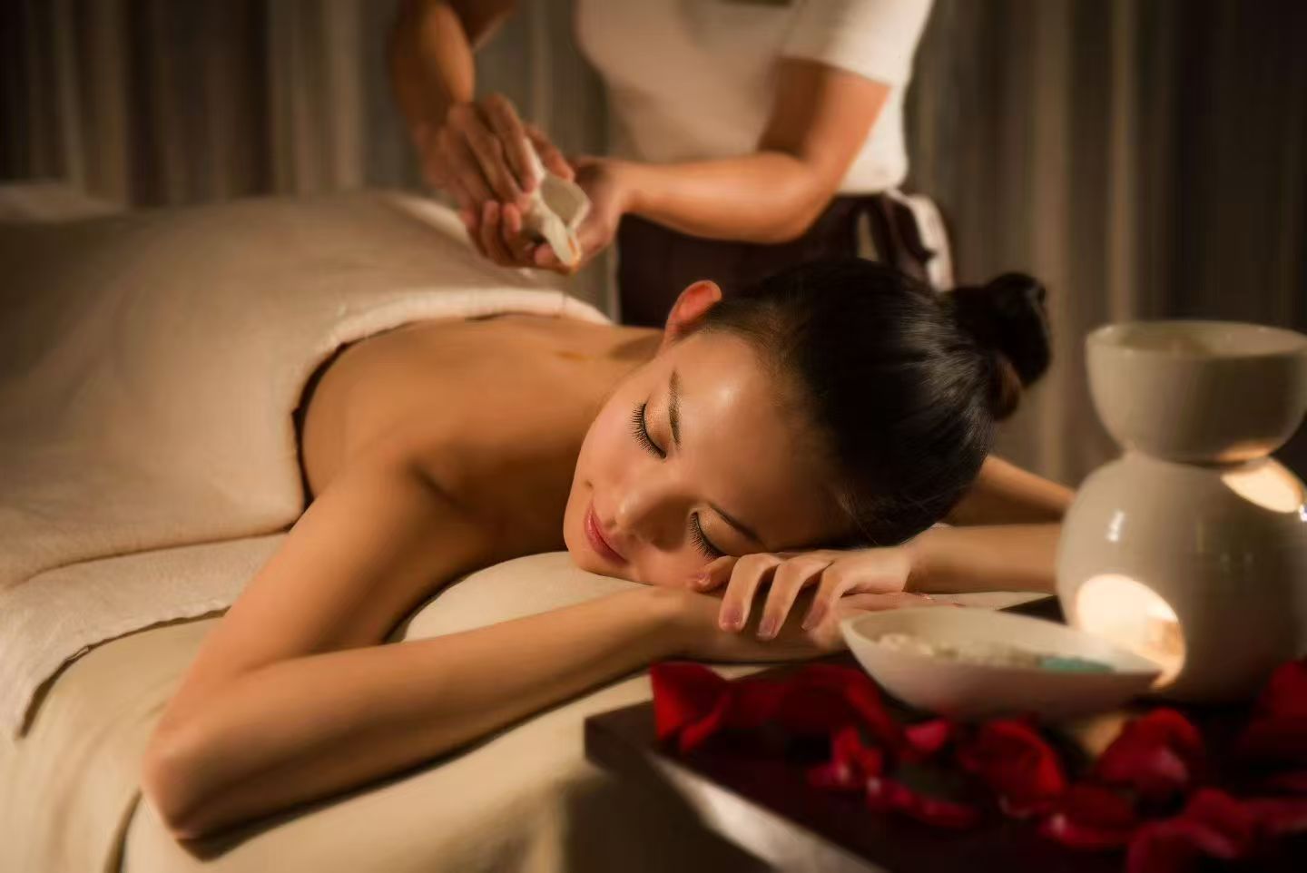 Contact  Service-Massage Spa